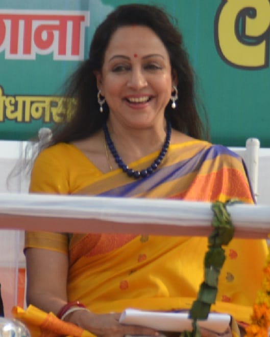 hema maalinee kee sabha mein samarthak bekaaboo