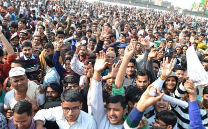 hema maalinee kee sabha mein samarthak bekaaboo