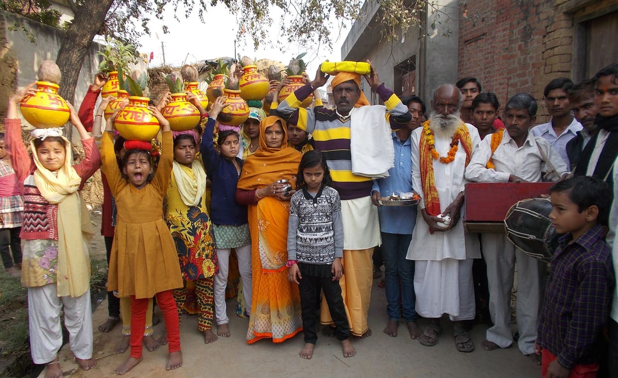 Drums with musical instruments came urn trip