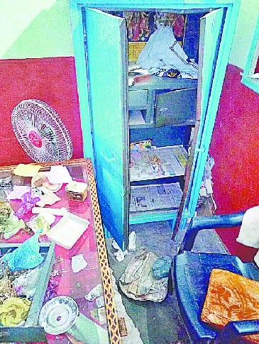 Theft of millions of broken shutter four stores