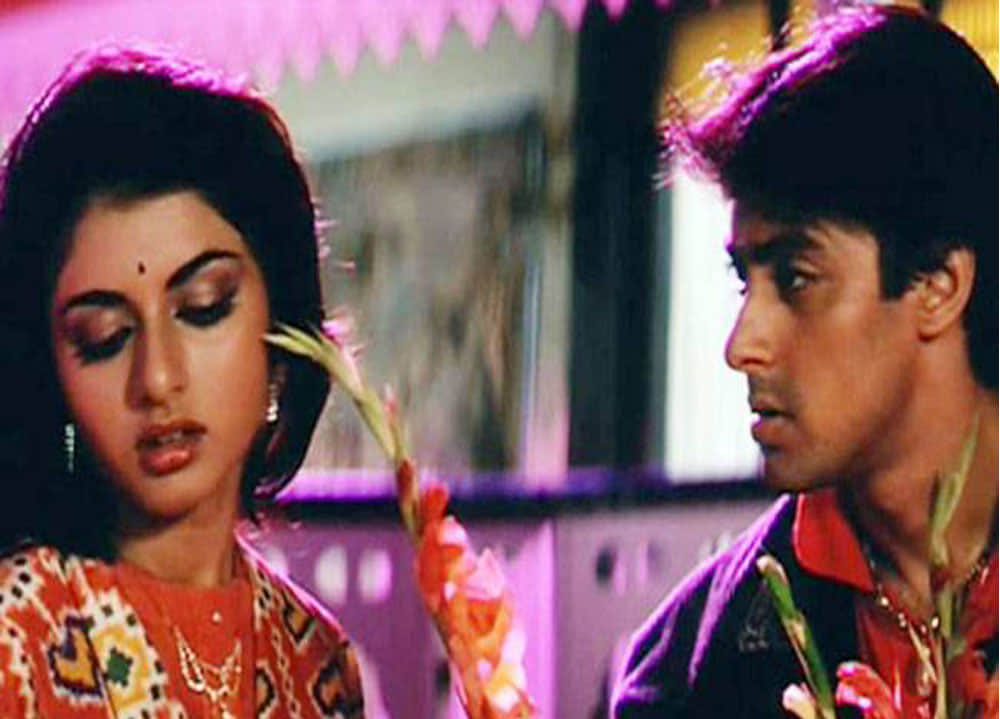 FlashBack : When Bhagyashree cried for hours on being hugged by Salman