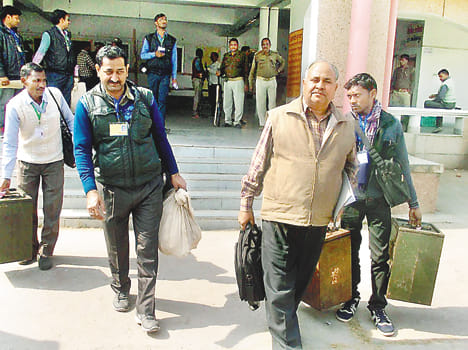 Legislative elections were run to teacher polling parties