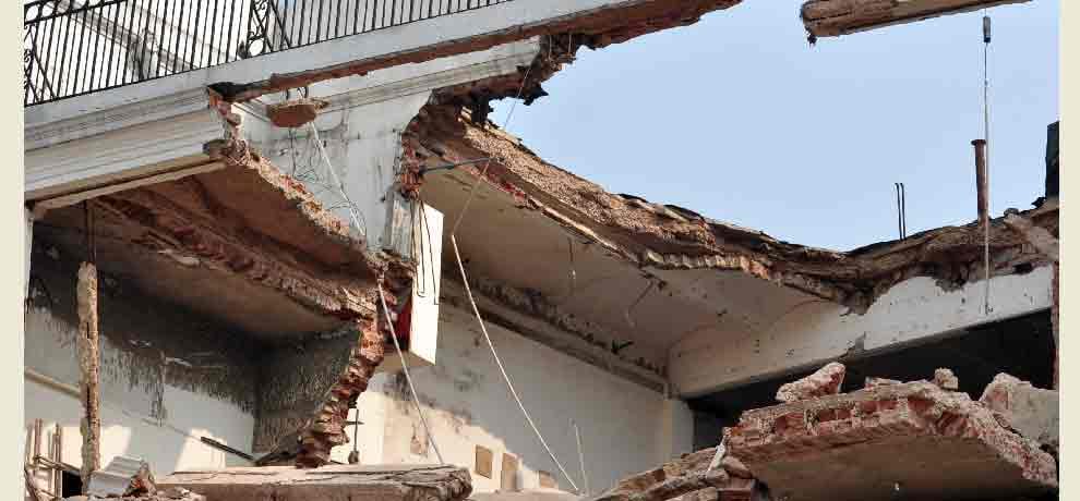 part on connaught place collapsed in delhi   