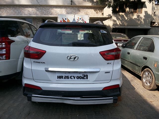 Police "play" the car of the candidate's son seized