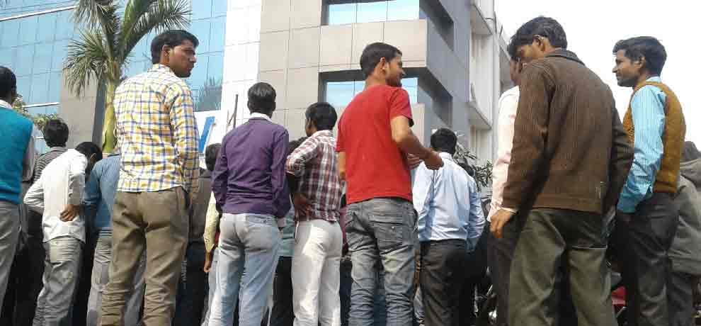 biggest online fraud of rupees 3700 crore: cyber cafe owners had contracts of likes