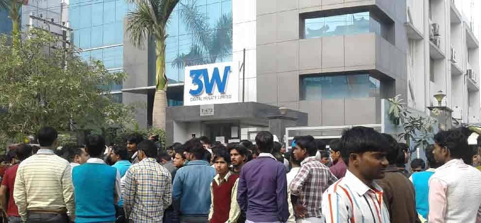 biggest online fraud of rupees 3700 crore: cyber cafe owners had contracts of likes