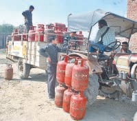 gas cylender, people reached, gas ajency, rate increase, kaithal