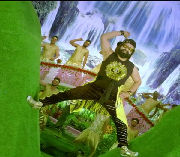 rock star baba gurmeet ram rahim romantic look in new movie song viral on youtube