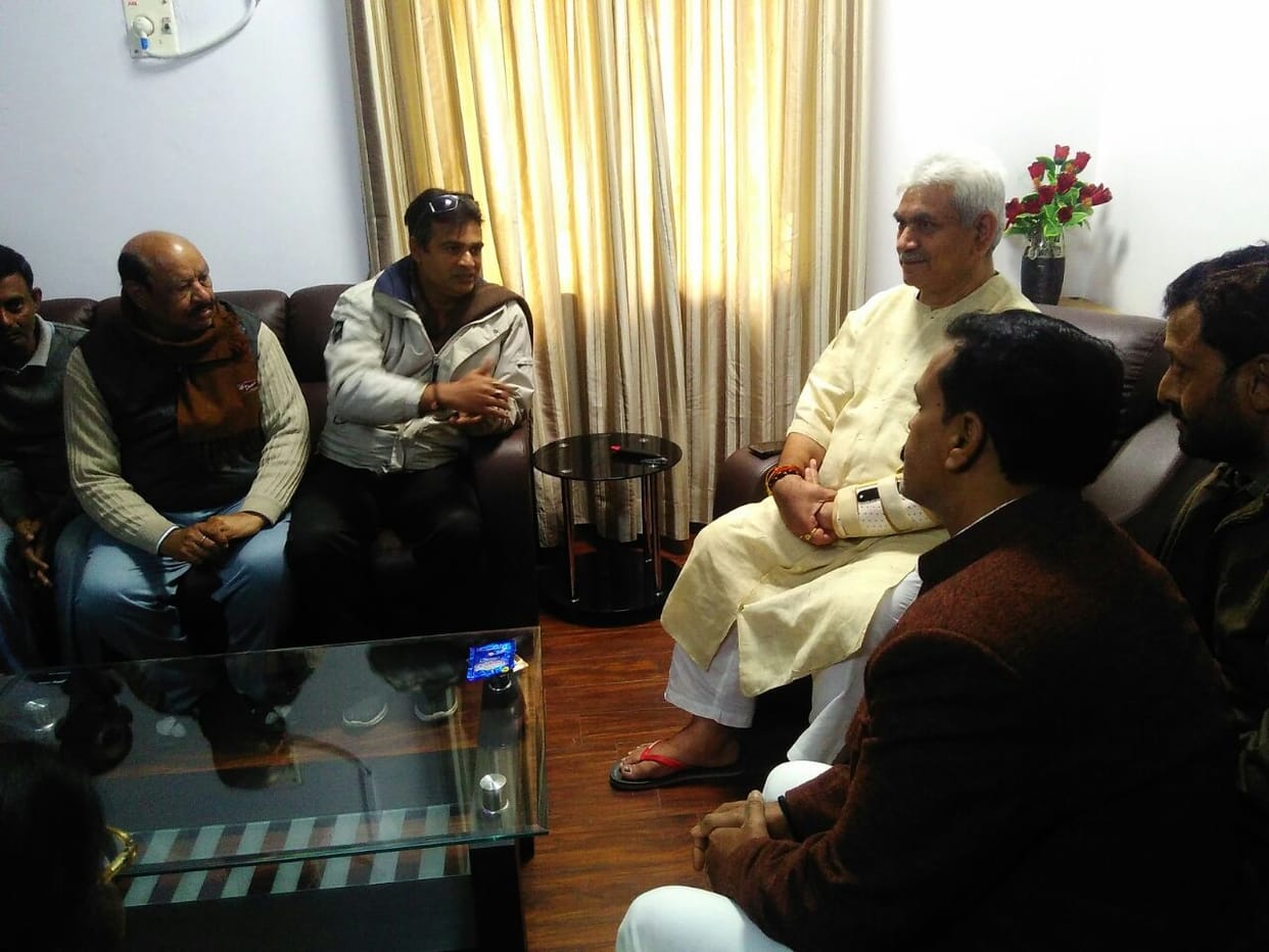 two central minister in varanasi, tal with angry worker