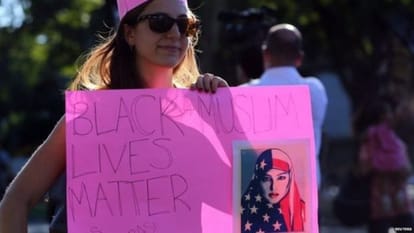 Appear strength to wear hijab in the Trump's US