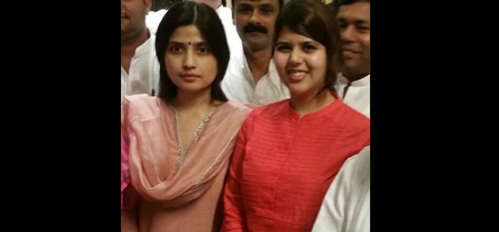 Samajwadi Party's firebrand spokesman pankhuri pathak left the party, imposed serious allegations