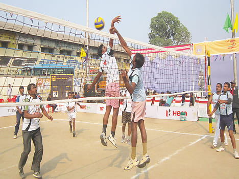 Volleyball league players showed verve