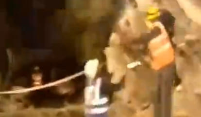 15 hours later, the baby came out alive from the rubble