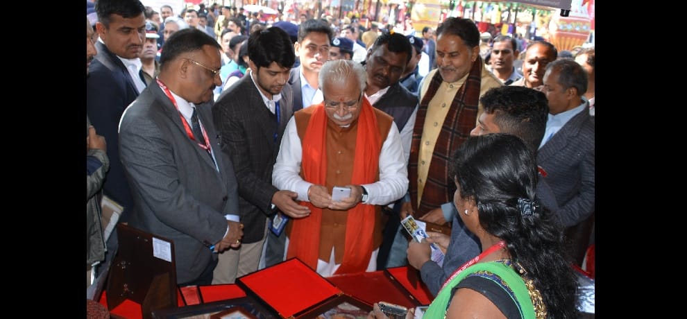 Surajkund Mela: The Chief of the cashless shopping, shopper not worth