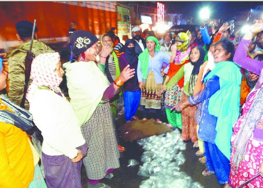 Uproar in Kotwali women cut