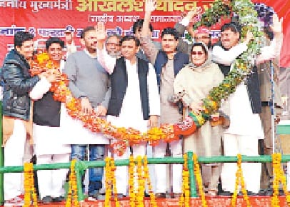hum vikas karatein hain, bjp failati hai nafrat : Akhilesh