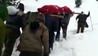 TROOP WALKED 70 KM WITH DEAD BODY OF HIS MOTHER IN KASHMIR