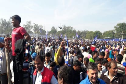 up mein kaanoon vyavastha pooree tarah dhvast aur gundaagardee charam par