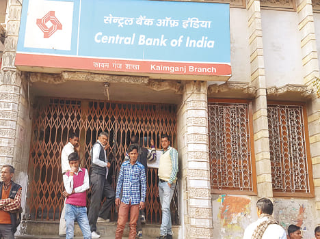 Banks had no cache board, customer Desperate