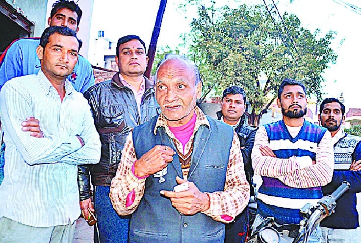 The company has forged baghpat two thousand people Shock