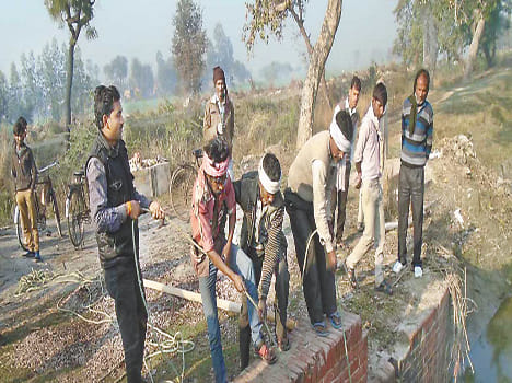 The young man's body found in canal in auraiya