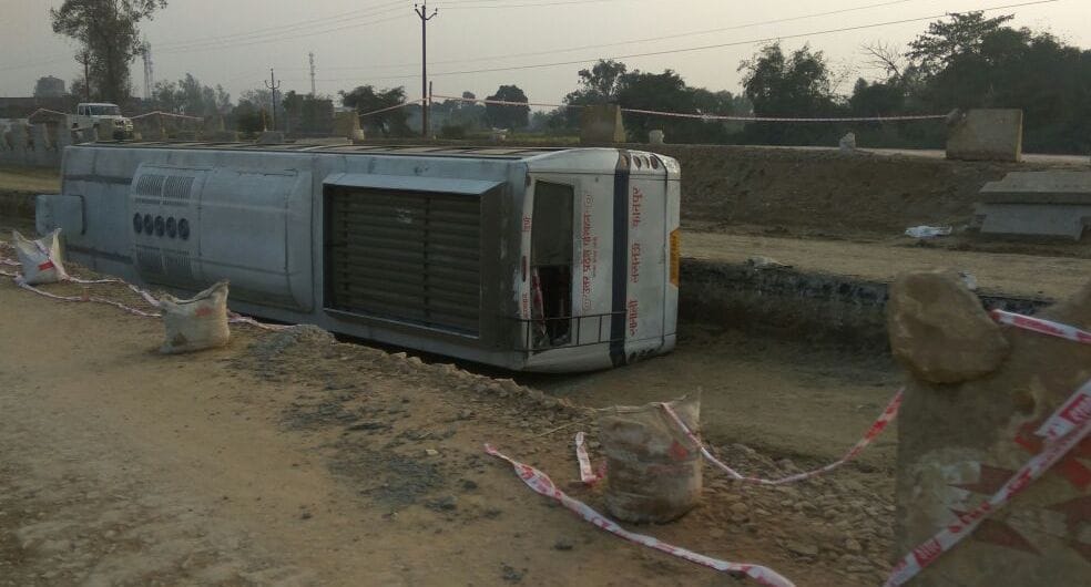bus fell down, driver dead