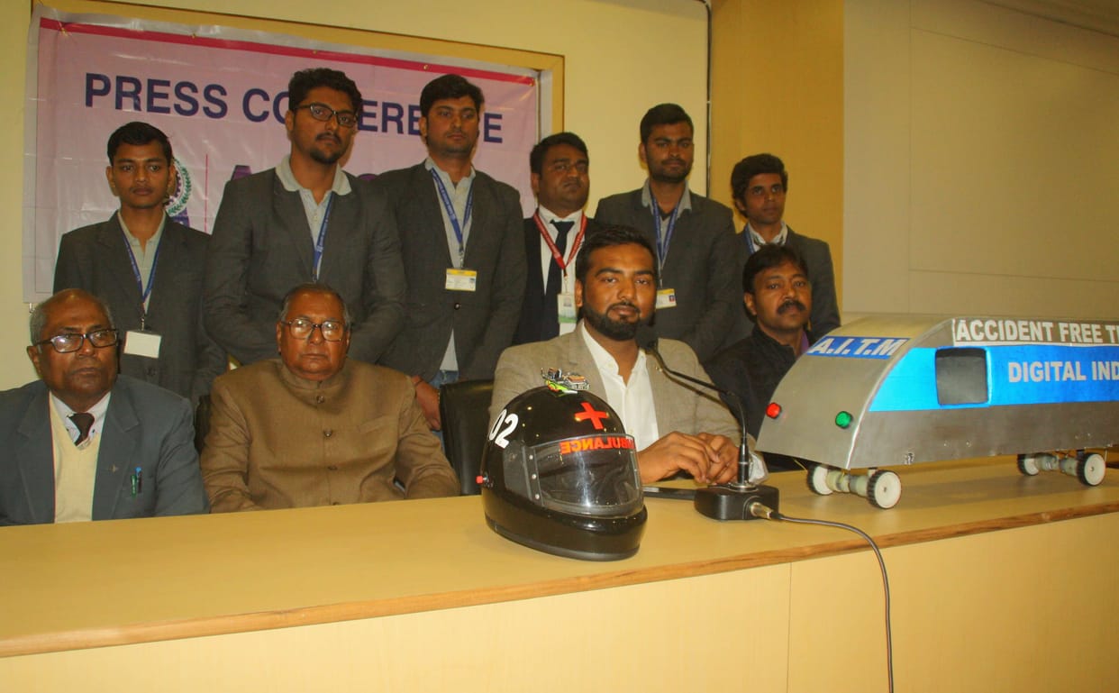 students make news gadget to stop tarin accident