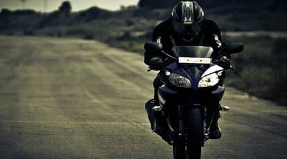 Government to Mandate 'Automatic Headlamp On' (AHO) for Two-Wheelers From april 1, 2017