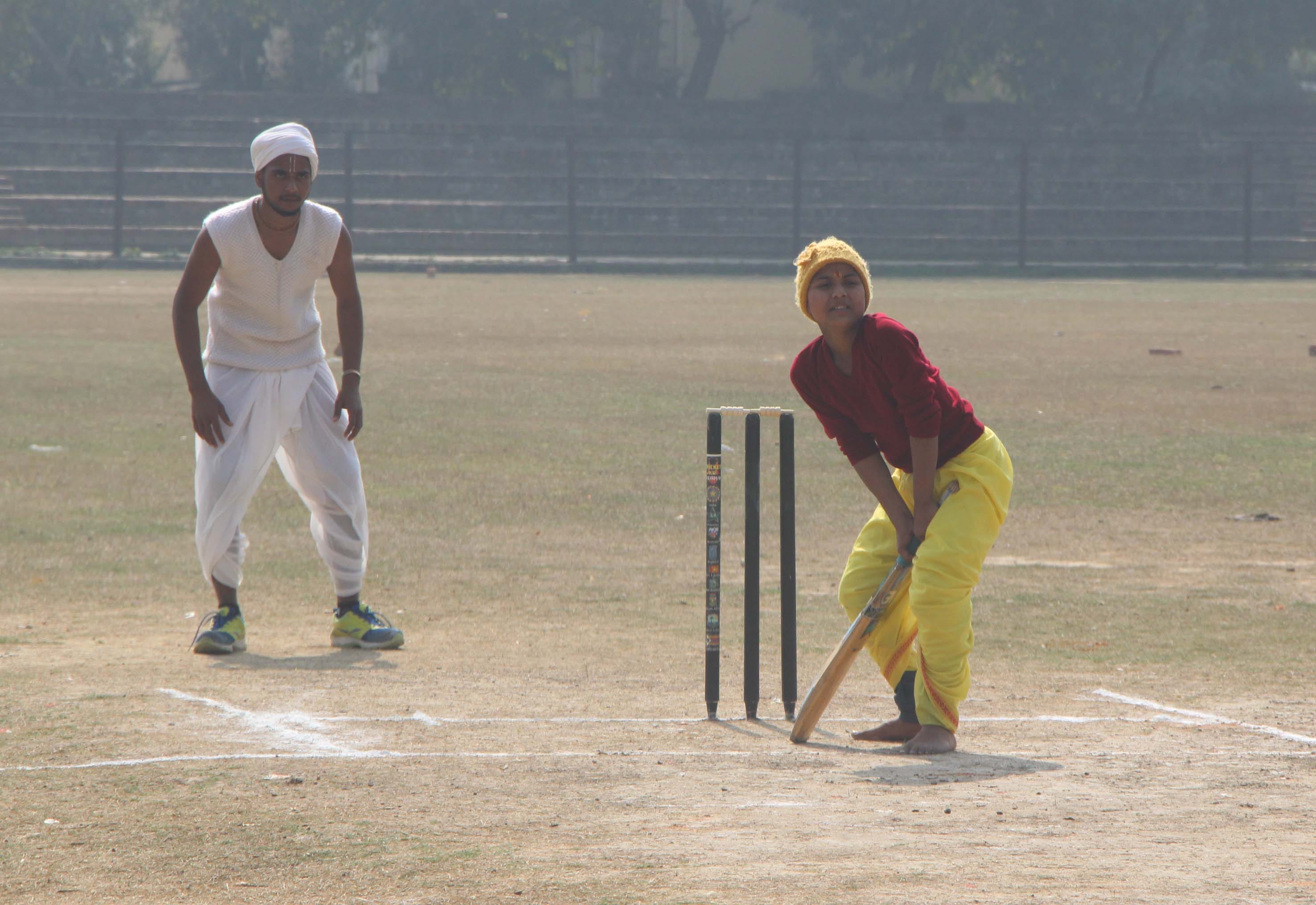 student playing cricket with dhoti and kurta in varanasi