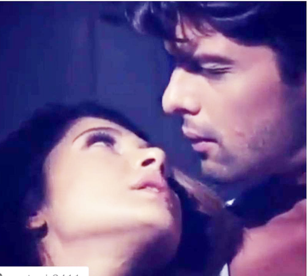 Jennifer Winget TATTOOS  Kushal Tandon during LOVE MAKING scene
