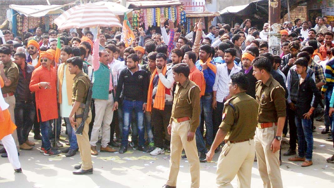 bjp bsp supporters serried 