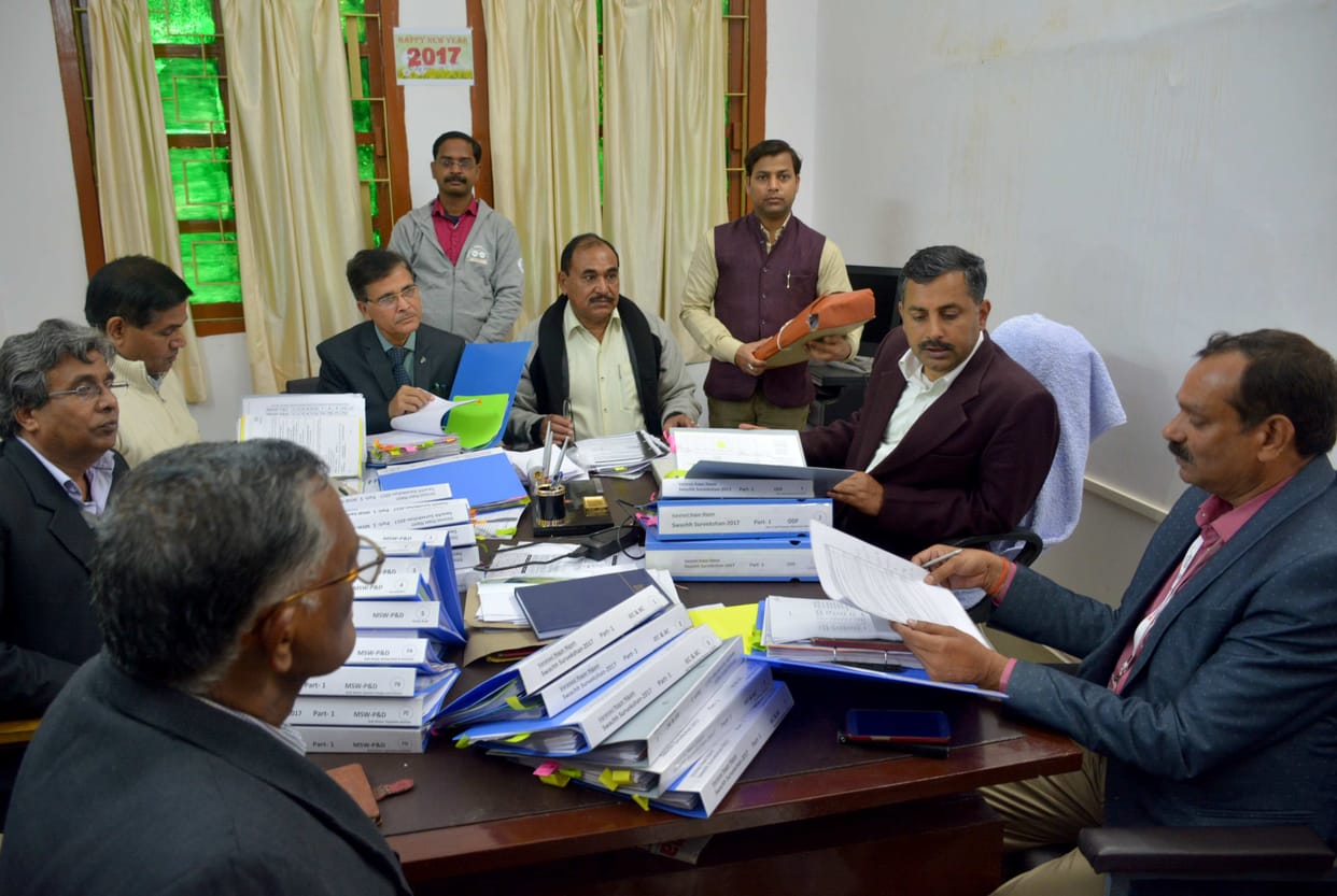 central team reachd varanasi to watch cleaness of city