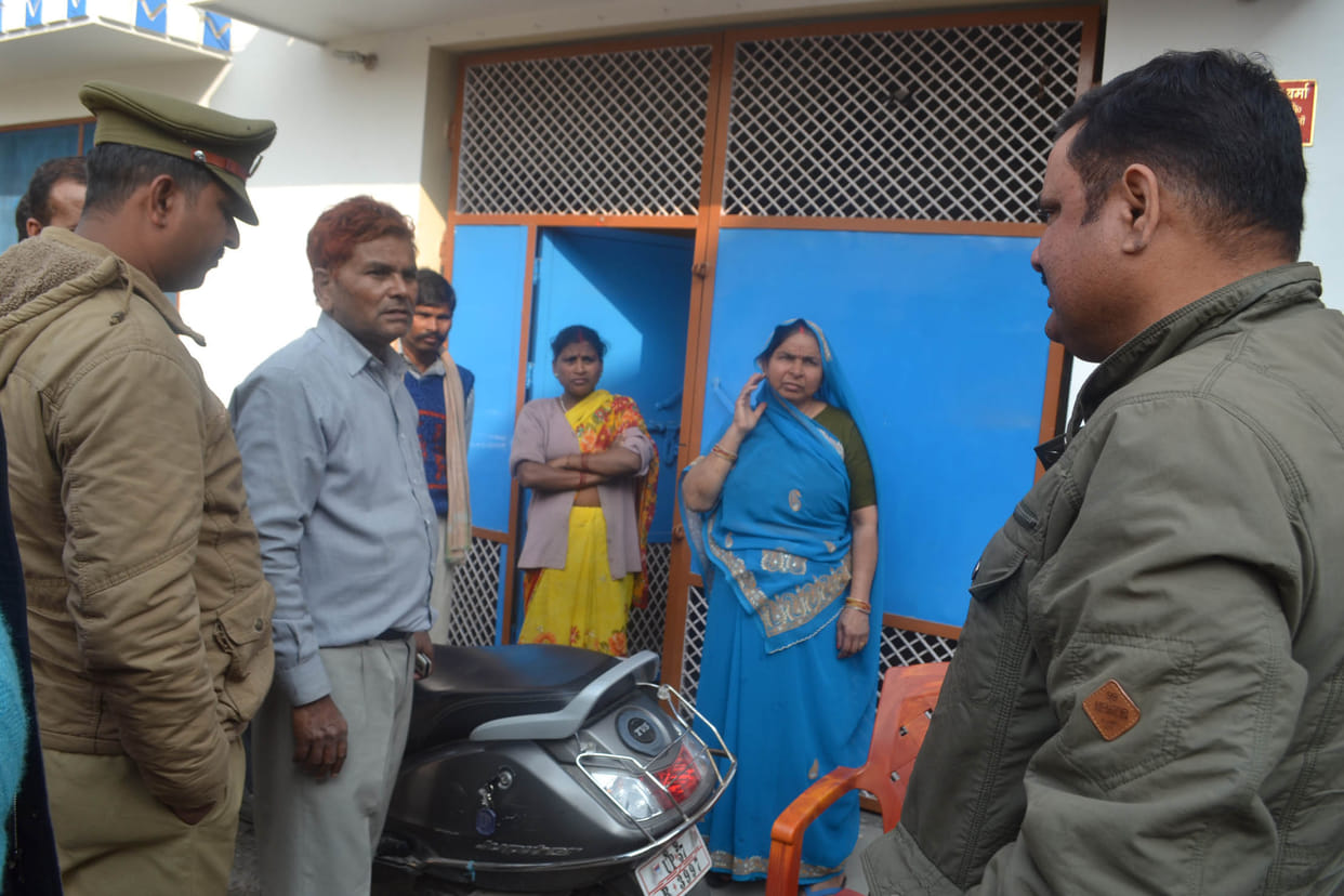 By JE robbed of Rs 2.41 lakh