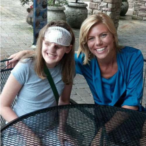 Cassidy Hooper-Girl Born Without Eyes And Nose Now Goes To College