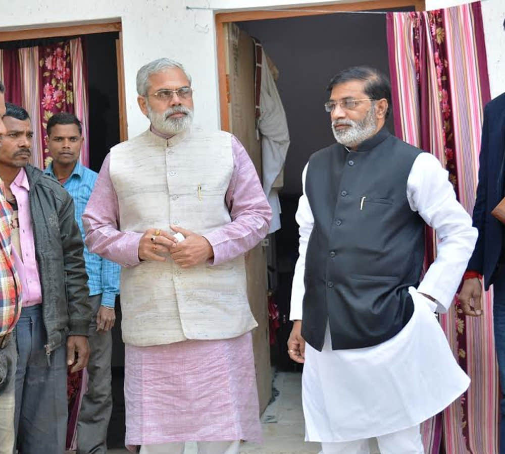 have you seen these people before looks like pm Modi