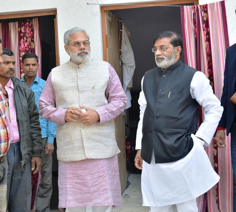 have you seen these people before looks like pm Modi