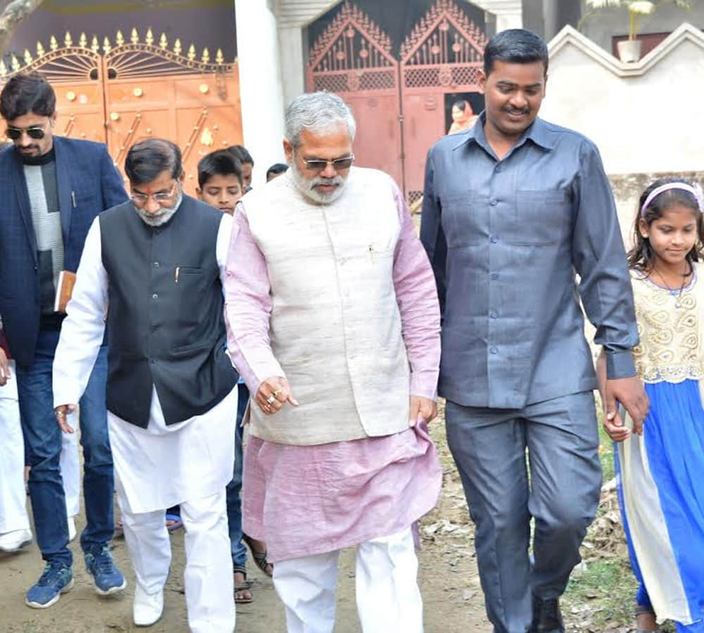 have you seen these people before looks like pm Modi