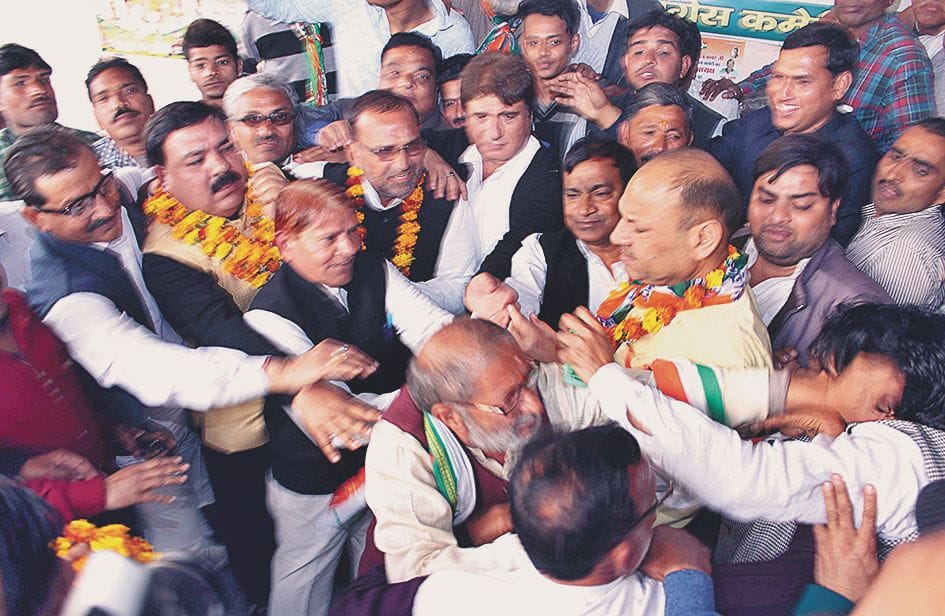 Kick-punches in front of Raj Babbar