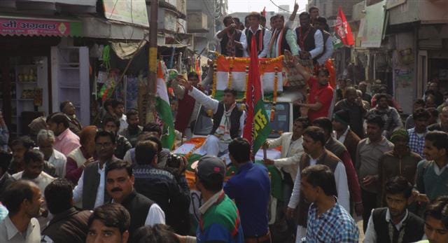 Raj Babbar's 'show' people descended view