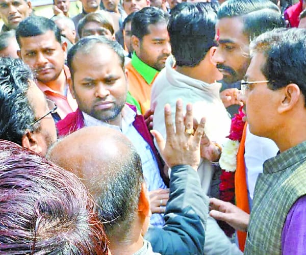 Swami prasad maurya son beats   static magistrate in Raebareli.
