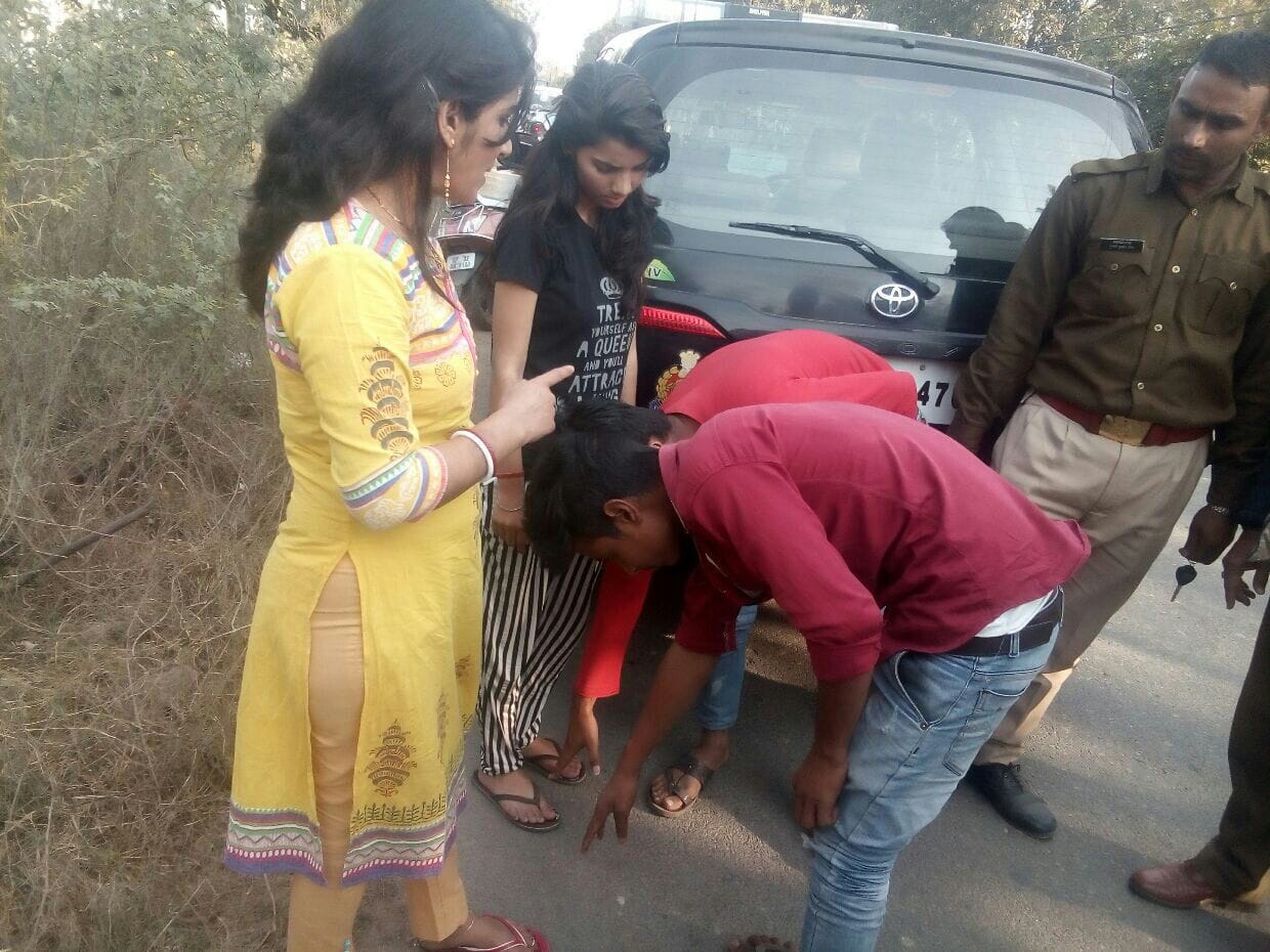  girls dialed 100 to teach lesson to scoundrels