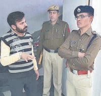fatehabad, thepht in showroom, sp,  police, harayana