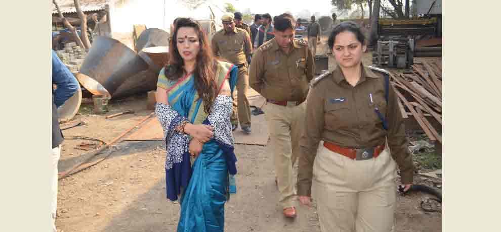 mandpura gang-rape victims show their grief before women commission 
