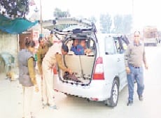 370 peti sharab pakdi