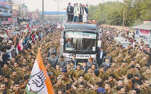 agra akhilesh