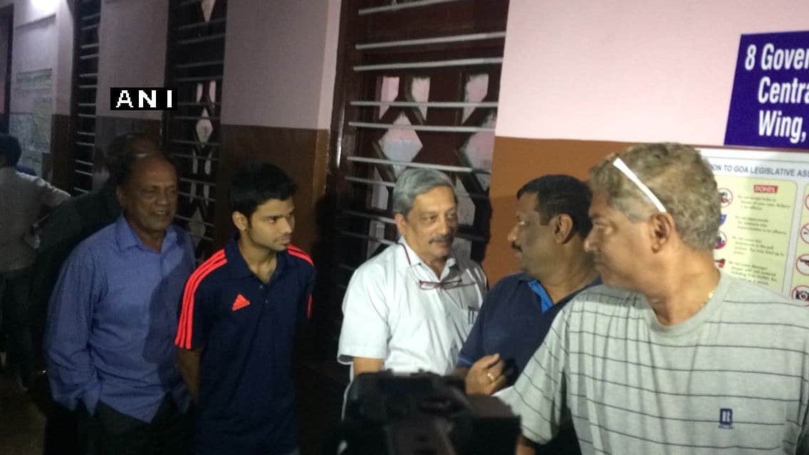power to Democracy: celebrity stands in queue to cast his vote  #GoaPolls #PunjabPoll