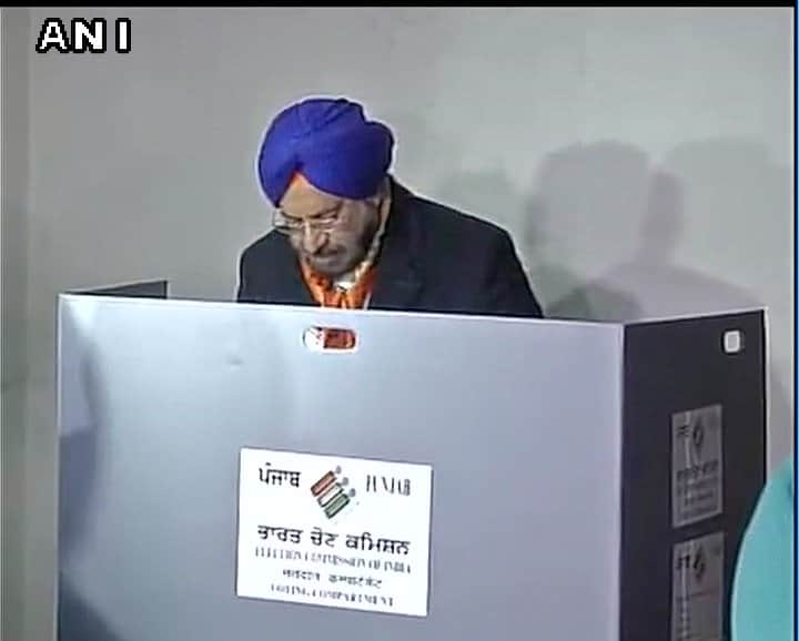 power to Democracy: celebrity stands in queue to cast his vote  #GoaPolls #PunjabPoll