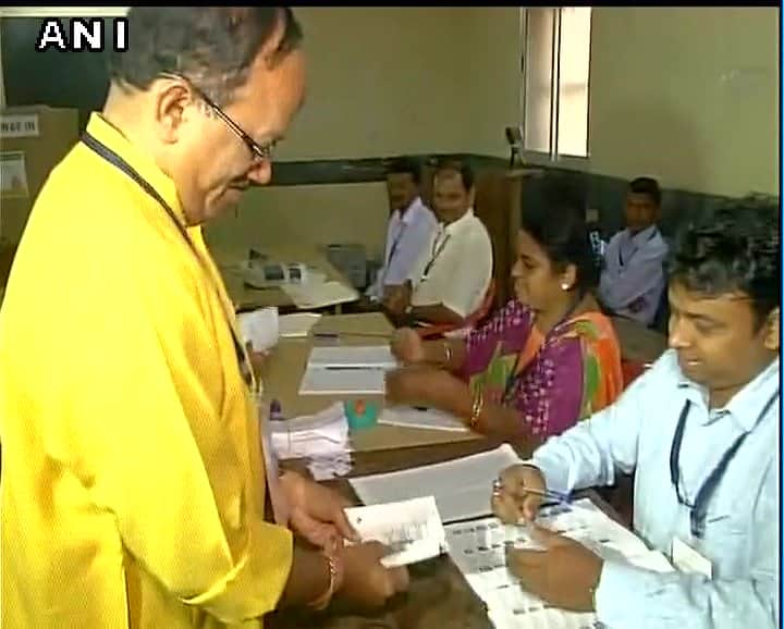 power to Democracy: celebrity stands in queue to cast his vote  #GoaPolls #PunjabPoll