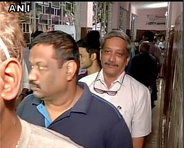 power to Democracy: celebrity stands in queue to cast his vote  #GoaPolls #PunjabPoll