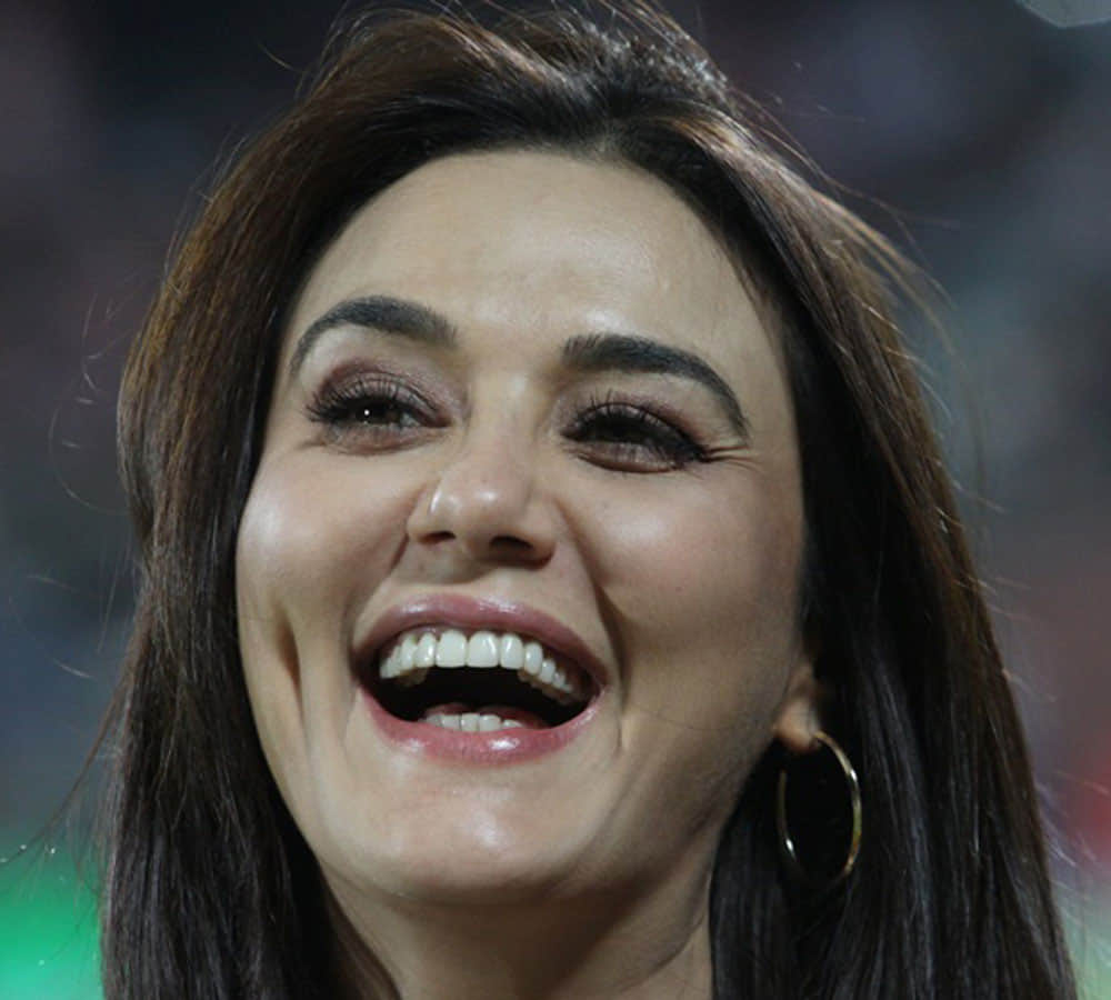 preity zinta viral mms taking shower